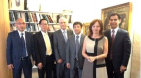 Tổ chức Tuần hàng Việt Nam tại Italia vào đầu năm 2013