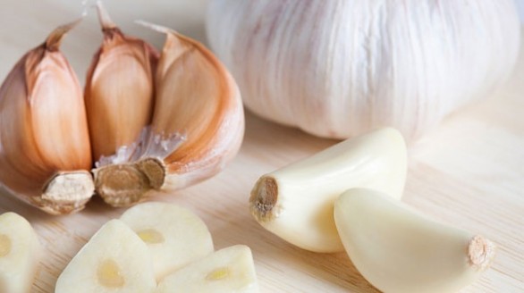 4 mẹo vặt bóc tỏi nhanh nhất mà bạn chưa biết