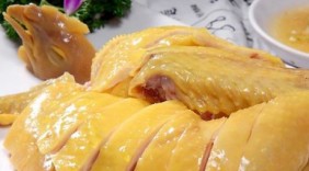 Cách luộc gà vàng ươm, da giòn không bị nứt