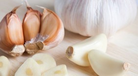 4 mẹo vặt bóc tỏi nhanh nhất mà bạn chưa biết