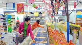 Giá cả thị trường trên cả nước ổn định trong ngày mùng 1 Tết