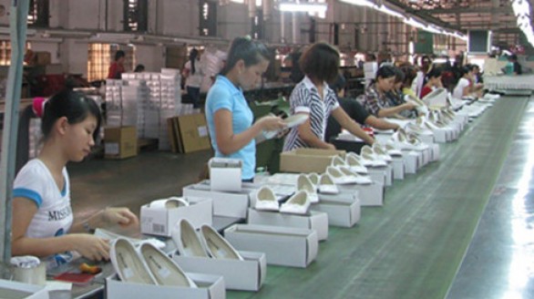 Người Mỹ chuộng giày dép Việt Nam