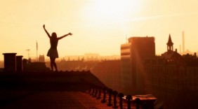 Vì chúng ta còn đang trẻ, hãy sống thật chân thành!