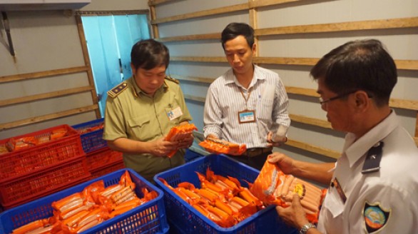 Doanh nghiệp mất hàng chục tỷ đồng vì tin xúc xích có chất gây ung thư