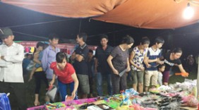 Phiên chợ đưa hàng Việt về vùng sâu, vùng xa xã An Lạc (Lạc Thủy)