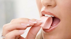 Vì sao nên nhai kẹo cao su khi căng thẳng