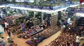 Nhiều cách đưa hàng Việt vào chợ truyền thống