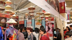 Món nem rán đặc trưng Việt Nam thu hút khách tham quan Mexico