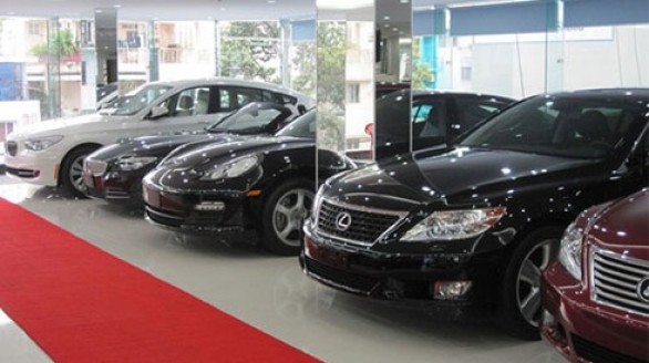 Xe sang ồ ạt về Việt Nam trong tháng 6 để né thuế cao