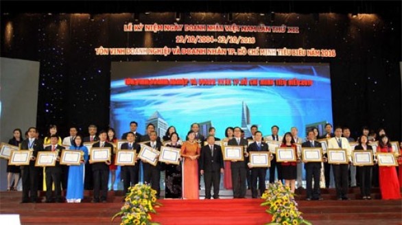 Tôn vinh 200 doanh nghiệp, doanh nhân Tp.HCM tiêu biểu năm 2016
