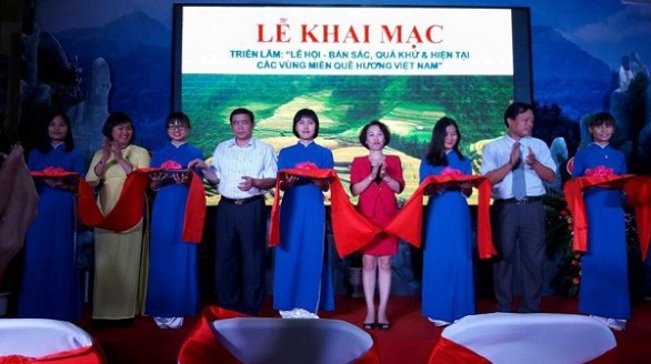 Khai mạc 