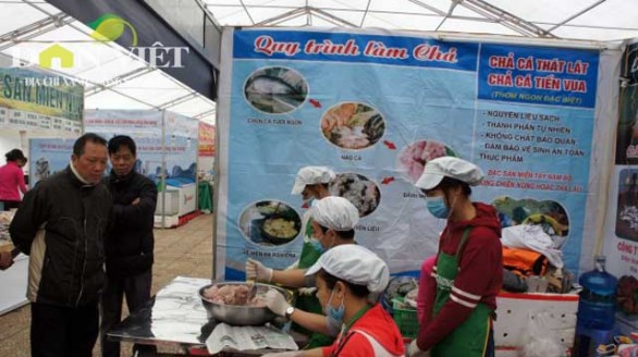 Nấm sừng hươu, lợn bản xuống Thủ đô