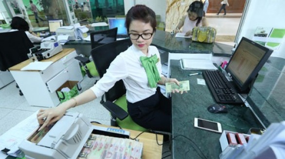 Tiền lại chảy mạnh vào ngân hàng