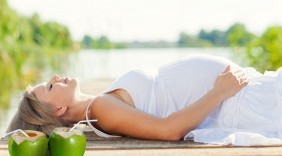 Bạn đã biết tác dụng của nước dừa đối với sức khỏe bà bầu