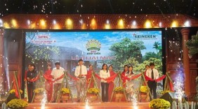 SATRA nâng đỡ nông dân miền tây