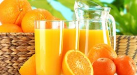 Có nên uống thuốc với nước trái cây?