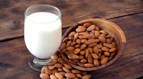 Có nên cho thêm sữa vào trà xanh?