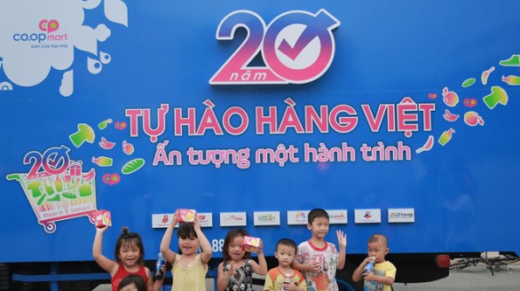 Co.opmart, Co.opXtra tặng dầu ăn và chảo chống dính cho khách hàng