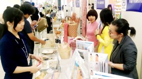 Đưa hàng Việt vào siêu thị ngoại: Doanh nghiệp không thể tự bơi một mình