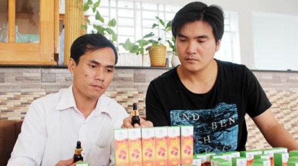 Chàng cử nhân bỏ việc ôm mộng về quê trồng gấc làm son môi, tinh dầu