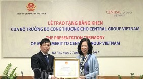 Bộ Công Thương trao Bằng khen cho Central Group