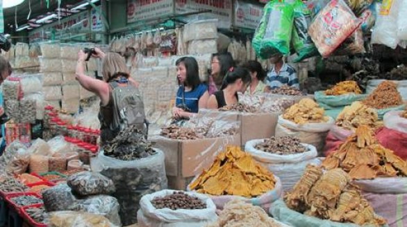 Thị trường mặt hàng thực phẩm khô chờ Tết