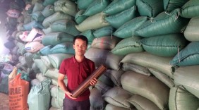 Làm giàu ở nông thôn: Kiếm 2 tỷ đồng/năm từ củi trấu siêu nhiệt