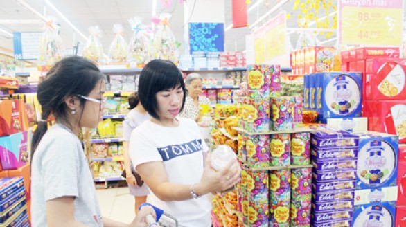 Hàng Việt chiếm lĩnh kệ hàng tết