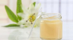 Cách dùng sữa ong chúa để làm đẹp