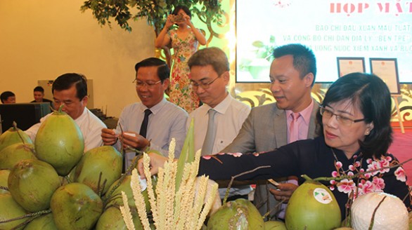 Bến Tre: Nâng tầm phát triển thương hiệu dừa xiêm