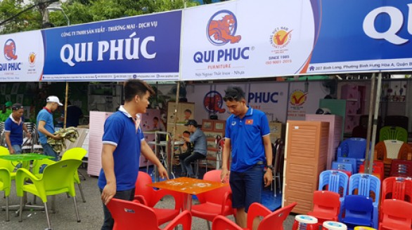 Phiên chợ hàng Việt Nam đến với công nhân Tây Đô