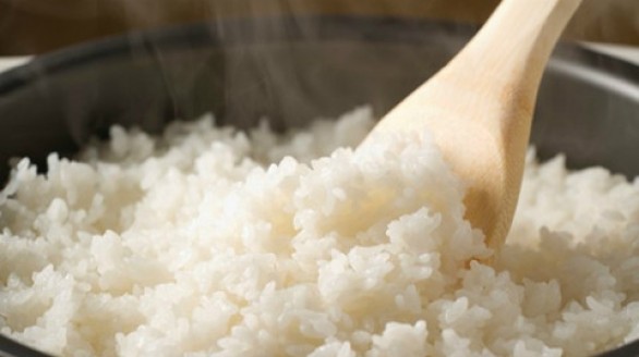 4 sai lầm khi ăn cơm gây hại cho sức khỏe