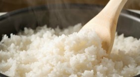 4 sai lầm khi ăn cơm gây hại cho sức khỏe