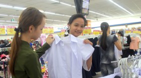 Người Việt Nam dùng hàng Việt Nam: Sắm hàng Việt cho năm học mới