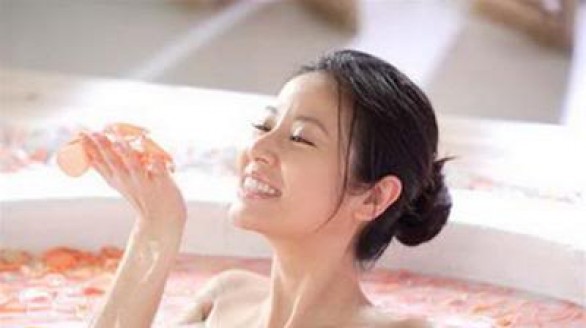 Bài thuốc tắm trị mẩn ngứa