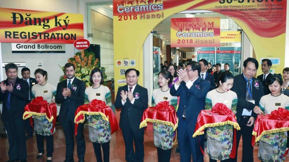 Lần đầu tiên tổ chức