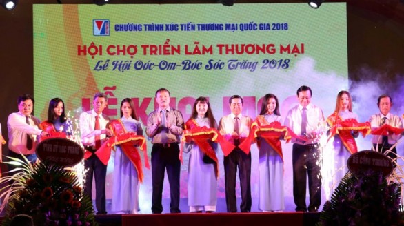 Trên 450 gian hàng trưng bày tại Hội chợ triển lãm thương mại và Lễ hội Oóc Om Bóc Sóc Trăng