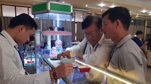 Chợ phiên đá quý lần đầu tiên được tổ chức tại Thành phố Hồ Chí Minh