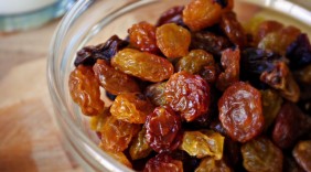 5 bài thuốc làm trắng răng hiệu quả từ thực phẩm
