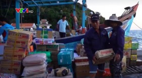 Đưa hàng hóa Tết ra quần đảo Nam Du