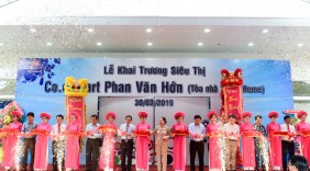 Khai trương Co.opmart Phan Văn Hớn: Kệ hàng vơi nhanh