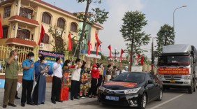 Bắc Giang: Đoàn xe chở gần 200 tấn nhu yếu phẩm lên đường hỗ trợ miền Nam chống dịch