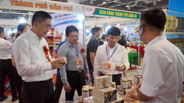 Doanh nghiệp Việt vừa sản xuất hàng Việt vừa 