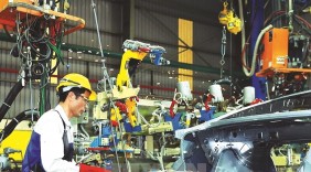 Cập nhật kịch bản, bảo đảm thực hiện mục tiêu tăng trưởng cả năm khoảng 6,5%