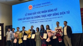 Trao Giấy xác nhận đăng ký cung cấp dịch vụ chứng thực hợp đồng điện tử cho các doanh nghiệp đủ điều kiện