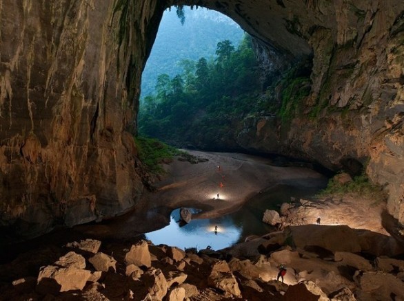 Kỳ vỹ Hang Én ở Quảng Bình