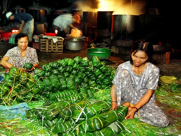 Nghề làm bánh tét làng Chuồn