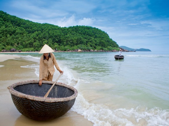 Bãi biển Lăng Cô - Điểm hẹn du lịch hấp dẫn