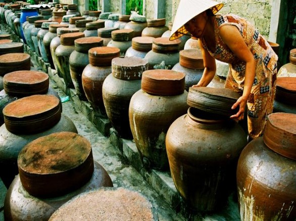 Ủ nước mắm Bảo Ninh - Đặc sản Quảng Bình