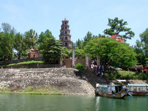 Vẻ đẹp chùa Thiên Mụ